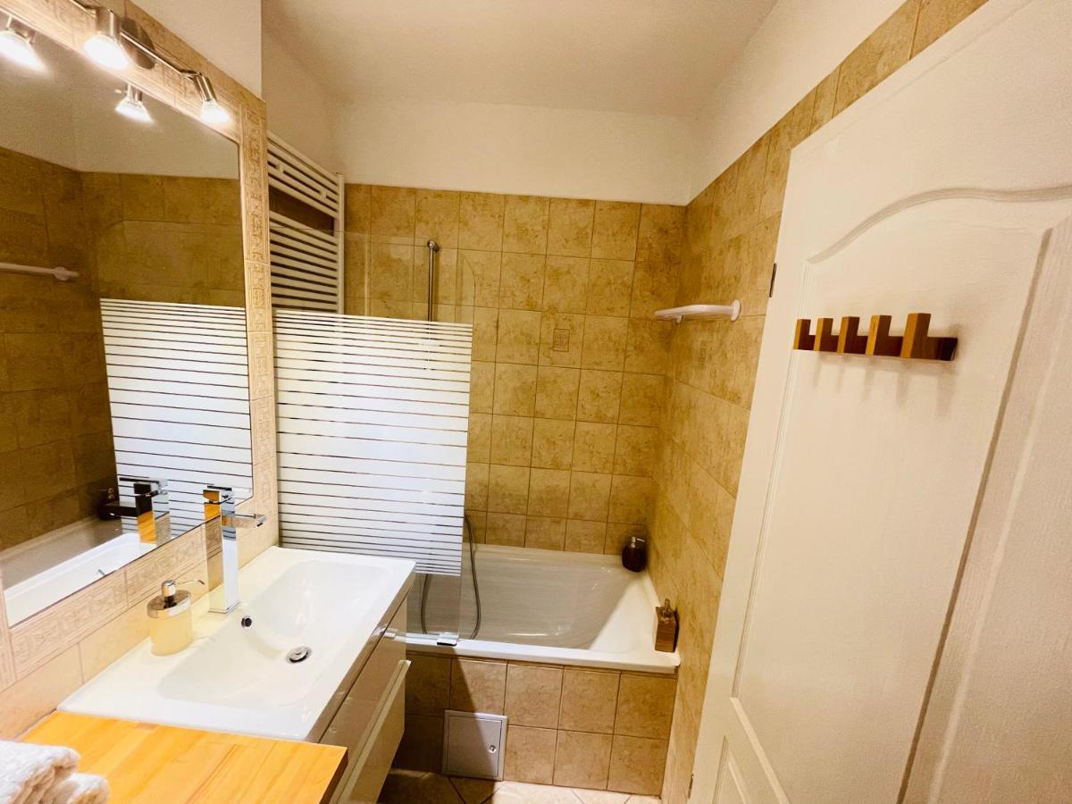 Peony Hollo Apartment - Free Garage Under The House Budapest Luaran gambar